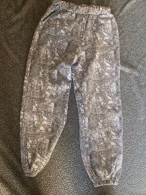Women’s camo sweatpant